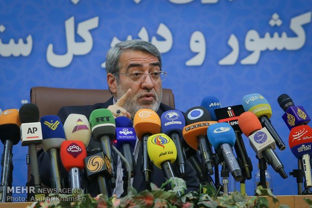 Interior min. holds presser in Tehran