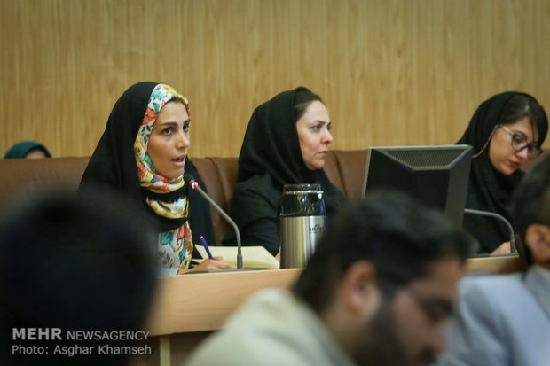 Interior min. holds presser in Tehran