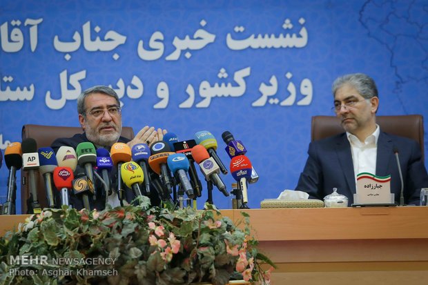 Interior min. holds presser in Tehran