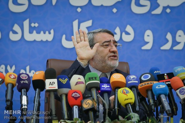 Interior min. holds presser in Tehran