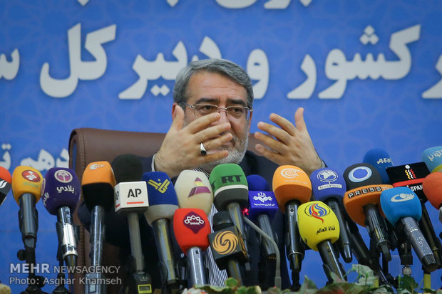 Interior min. holds presser in Tehran