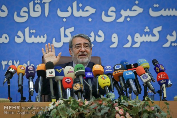 Interior min. holds presser in Tehran