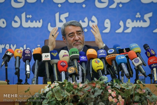 Interior min. holds presser in Tehran