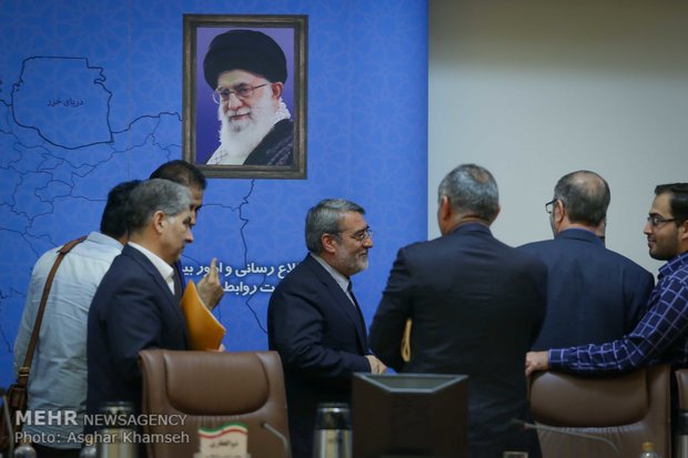 Interior min. holds presser in Tehran