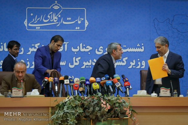 Interior min. holds presser in Tehran