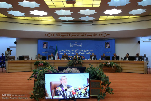 Interior min. holds presser in Tehran