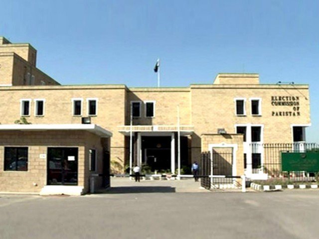 پاکستانی وزیر اعظم کے الزامات پر الیکشن کمیشن نے خصوصی اجلاس طلب کرلیا