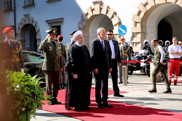 VIDEO: Rouhani's official reception in Austria