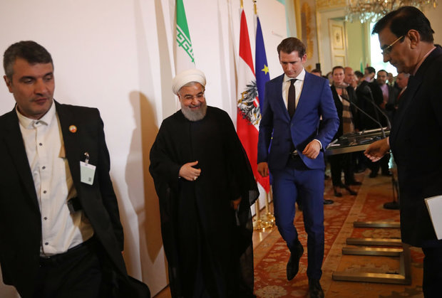 President Rouhani meets with Austrian top officials in Vienna