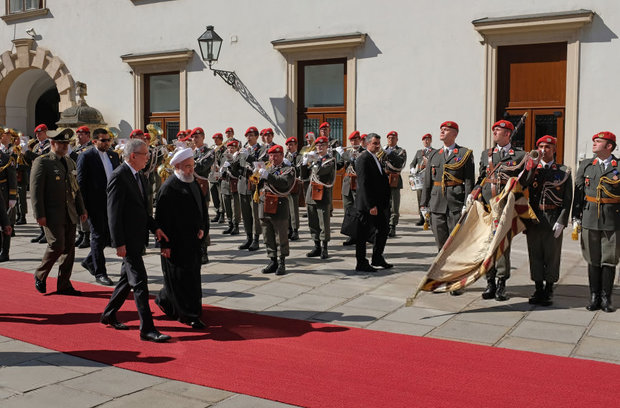 President Rouhani meets with Austrian top officials in Vienna