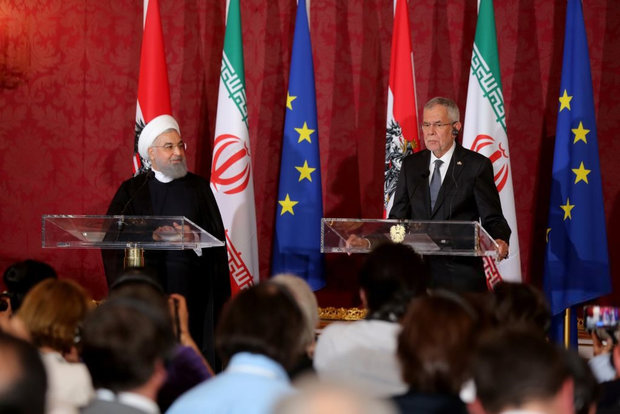 President Rouhani meets with Austrian top officials in Vienna