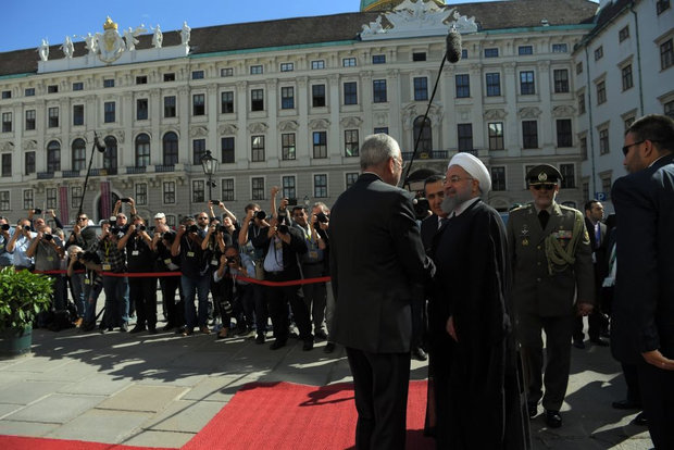 President Rouhani meets with Austrian top officials in Vienna