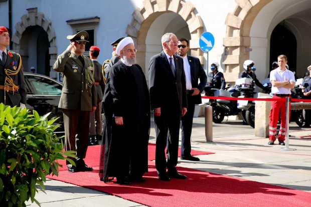 President Rouhani meets with Austrian top officials in Vienna