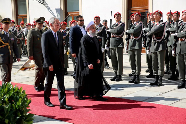 President Rouhani meets with Austrian top officials in Vienna