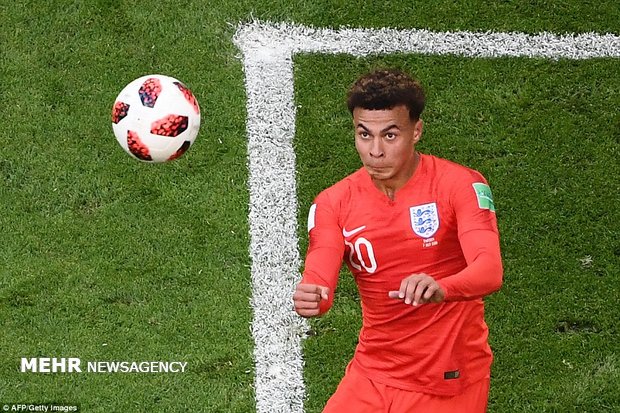 دیدار تیم های ملی فوتبال سوئد و انگلیس