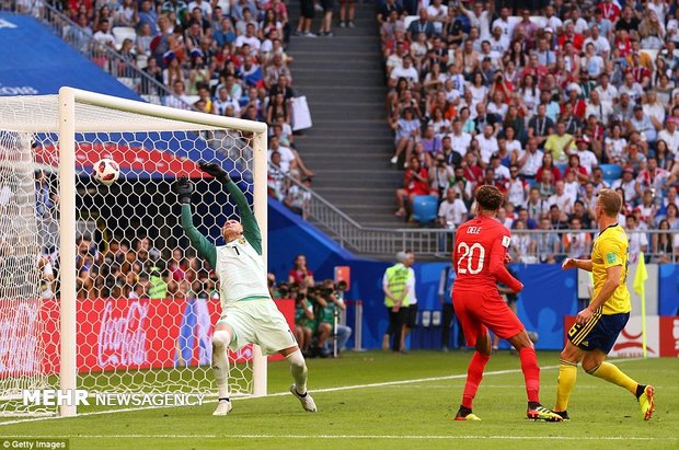 دیدار تیم های ملی فوتبال سوئد و انگلیس