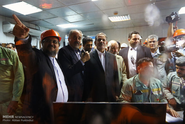 Jahangiri inaugurating steel projects in Isfahan