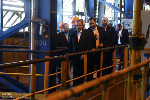 Jahangiri inaugurating steel projects in Isfahan