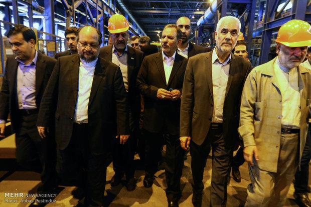 Jahangiri inaugurating steel projects in Isfahan