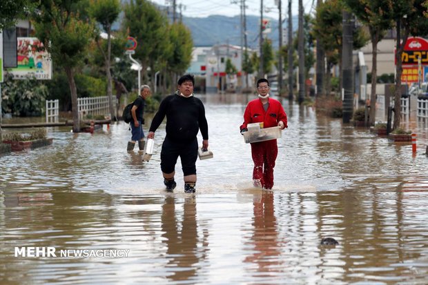 Japonya'da şiddetli yağış hayatı olumsuz etkiledi