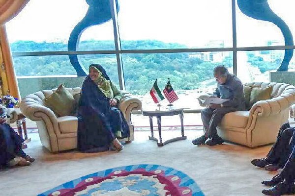 Iran VP for women affairs hands Pres. Rouhani’s letter to Malaysian PM