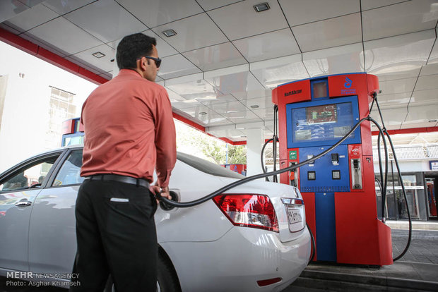 توزیع بی‌وقفه بنزین در جایگاه‌های عرضه سوخت 
