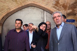 CHHTO Director Ali-Asghar Mounesan (R) visits a permanent handicrafts market in Oud Lajan, downtown Tehran, July 10, 2018.