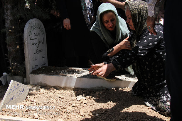 تشييع ضحايا الحادث المروري في سنندج غرب ايران