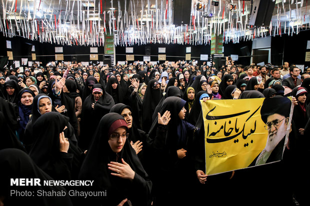 اجتماع دختران انقلاب