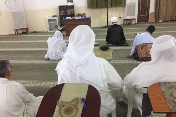 برگزاری مجالس دعا در مساجد بیش از ۳۰ منطقه بحرین برای شفای شیخ 