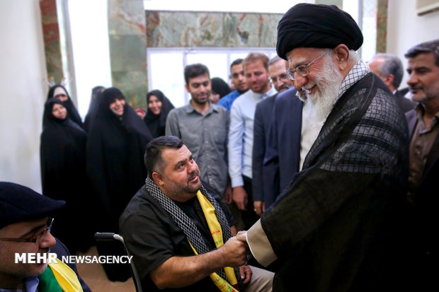 Leader receives injured war veterans of Hezbollah