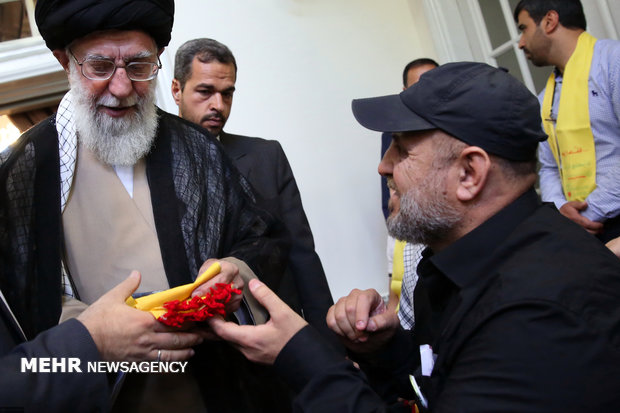 Leader receives injured war veterans of Hezbollah