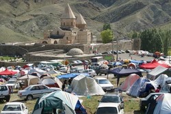 آیین مذهبی باداراک در قره کلیسای چالدران برگزار شد