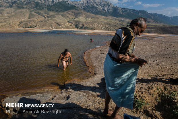 Badab Soort spring blanketed by drought 