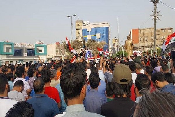 تظاهرات ضد موقف العبادي من الحظر ضد ايران 