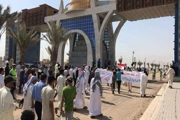 متظاهرون عراقيون قرب الحدود بالبصرة واستنفار أمني كويتي