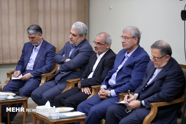 لقاء قائد الثورة مع روحاني واعضاء الحكومة