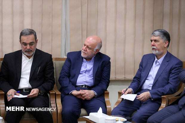 لقاء قائد الثورة مع روحاني واعضاء الحكومة