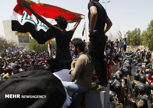 با کسانی که در اعتراضات عراق دست به خشونت می‌زنند برخورد می‌شود