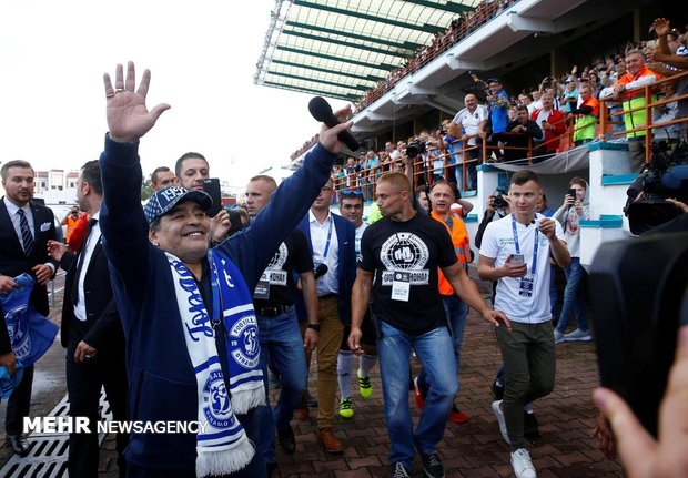  Futbol efsanesi Maradona, Belarus’ta anlaştı