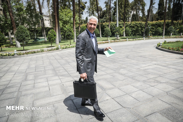 اعضای هیات دولت در جمع خبرنگاران