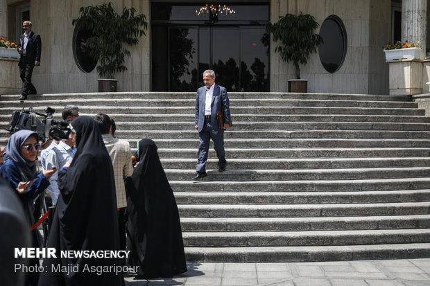 اعضای هیات دولت در جمع خبرنگاران