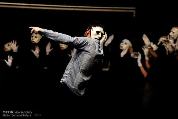 نمایش «آنکه گفت آری، آنکه گفت نه» 