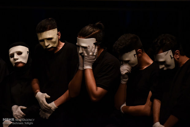 نمایش «آنکه گفت آری، آنکه گفت نه» 