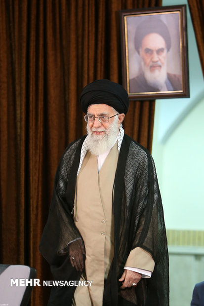 Leader receives Iranian ambs., heads of missions abroad