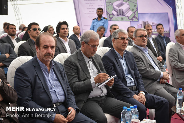 کلنگ زنی بیمارستان تامین اجتماعی شیراز با حضور وزیر کار