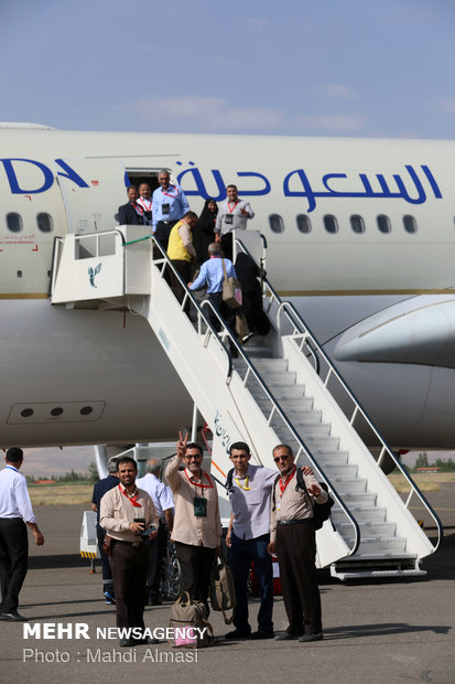 توجه الزوار الإيرانيين إلى السعودية  لاداء منسك الحج/صور