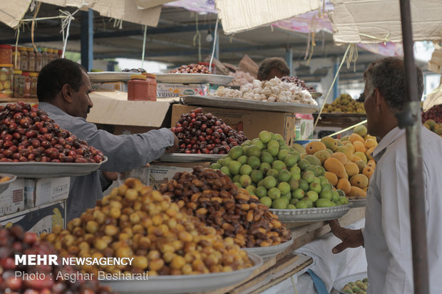 ازدهار سوق السمك والفواكه الصيفية في جزيرة قشم /صور