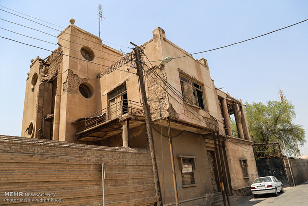 Historical hotel in Ahvaz in a bad condition