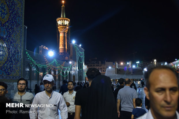 Redecorating Imam Reza shrine